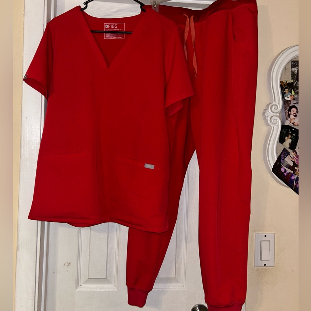 Large red FIGS set